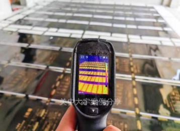 石墨烯封装电热膜地暖核心优点：高效速热、节能省电、安全耐用、安装便捷、智能控温、健康舒适、