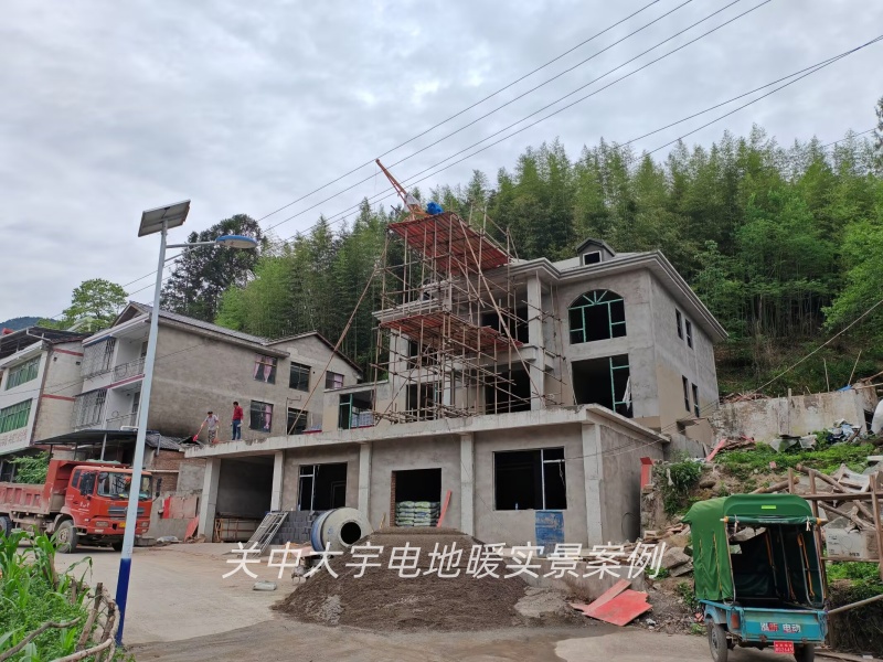 本工程为四川万源市自建房电地暖安装，安装面积约320㎡